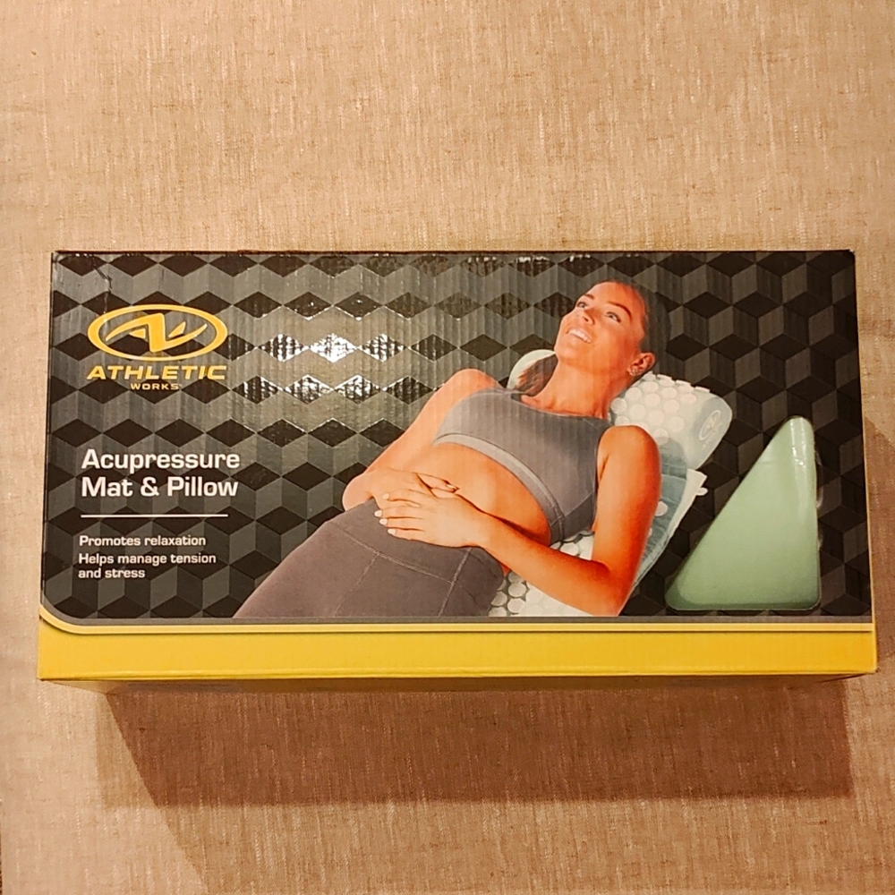 ACUPRESSURE MAT AND PILLOW
